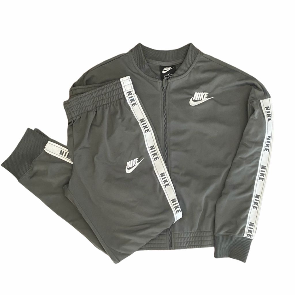 NIKE